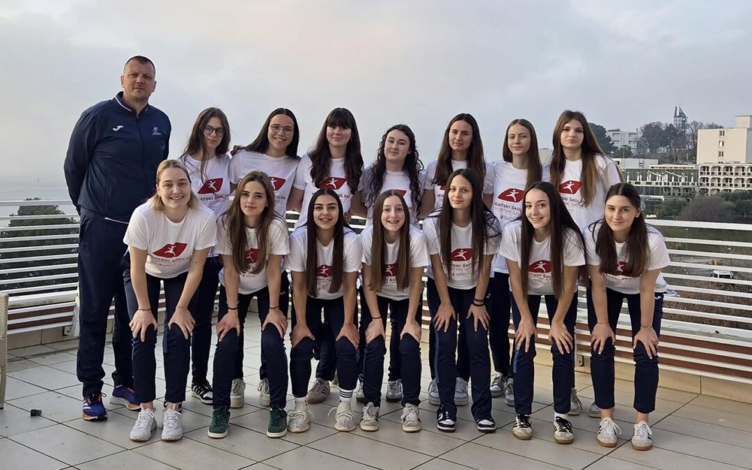 UČENICE NAŠE ŠKOLE NA DRŽAVNOM PRVENSTVU U RUKOMETU